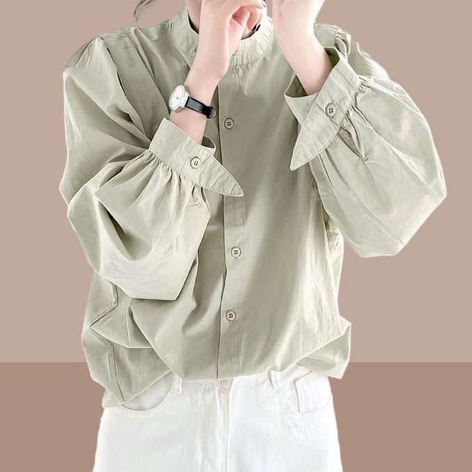 大人かわいい服 スタンドカラーパフスリーブトップス