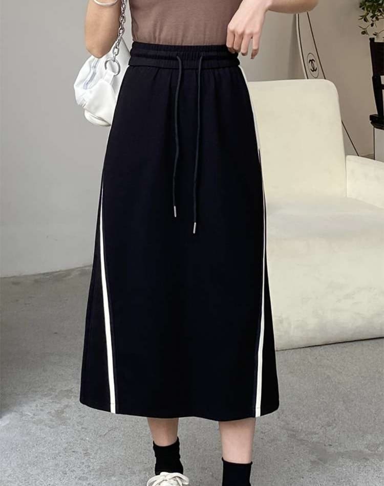 大人かわいい服 サイドライン入り楽ちんロングスカート