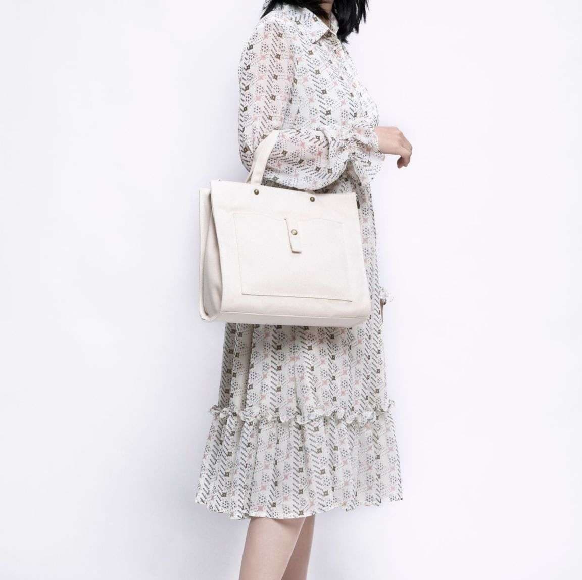 大人かわいい服 シンプルトートバッグ