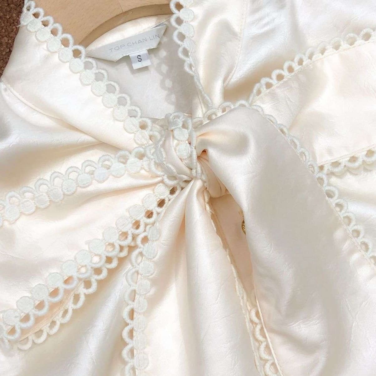 大人かわいい服 リボンタイデザイン ブラウス