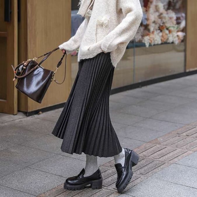 大人かわいい服 プリーツデザインスカート