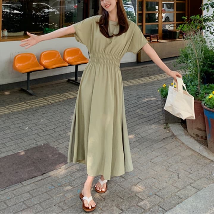 大人かわいい服 ギャザーシンプルワンピース