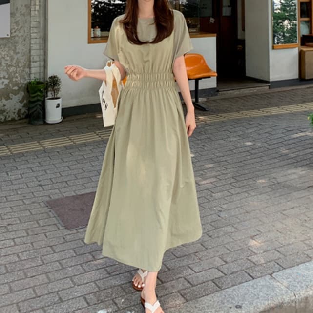 大人かわいい服 ギャザーシンプルワンピース