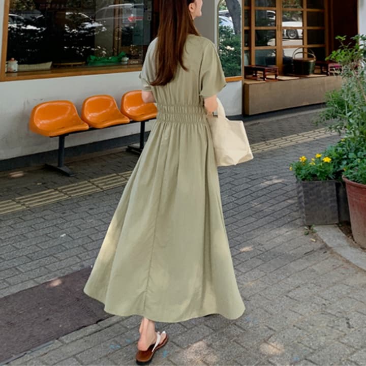 大人かわいい服 ギャザーシンプルワンピース
