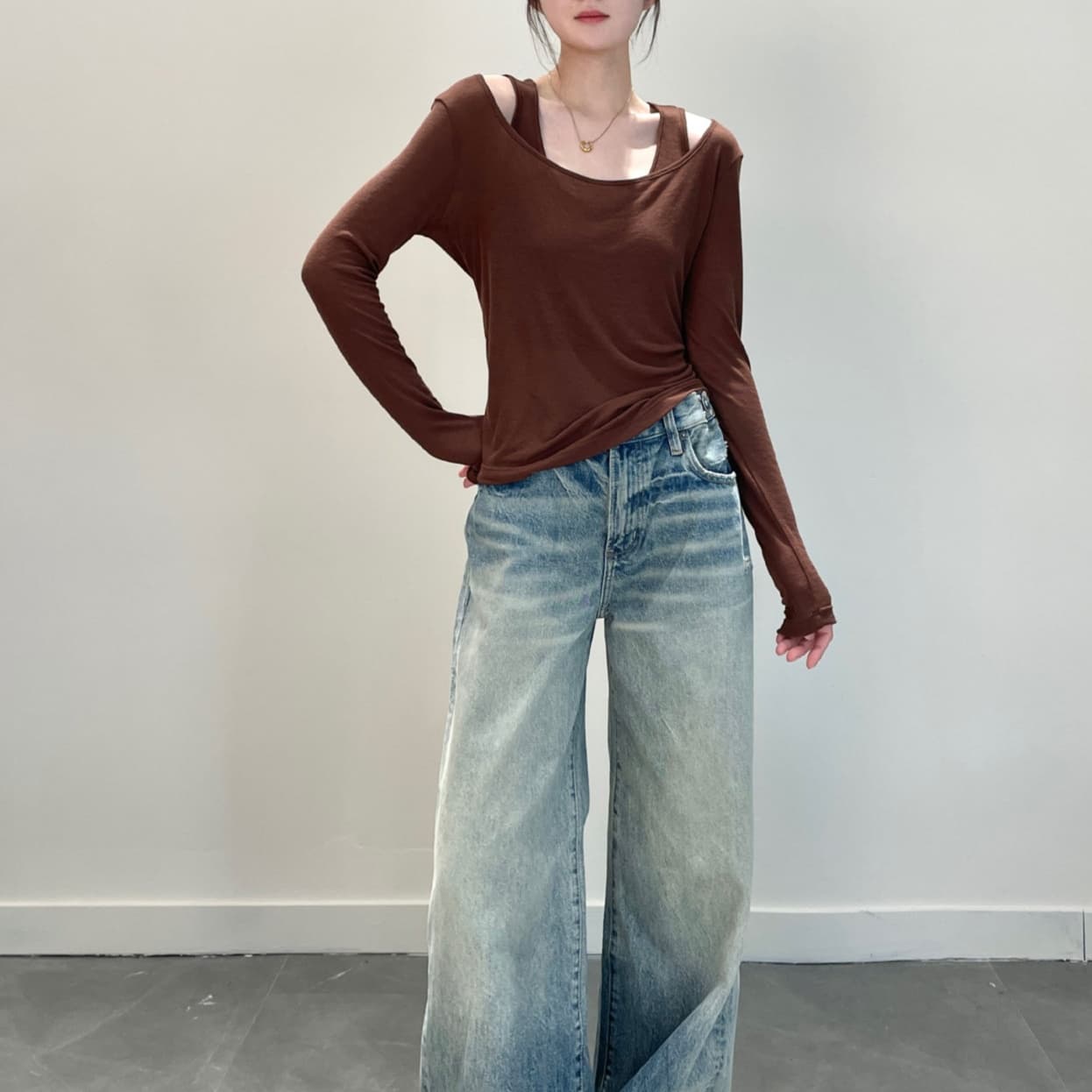 大人かわいい服 ショルダーカットデザインカットソー