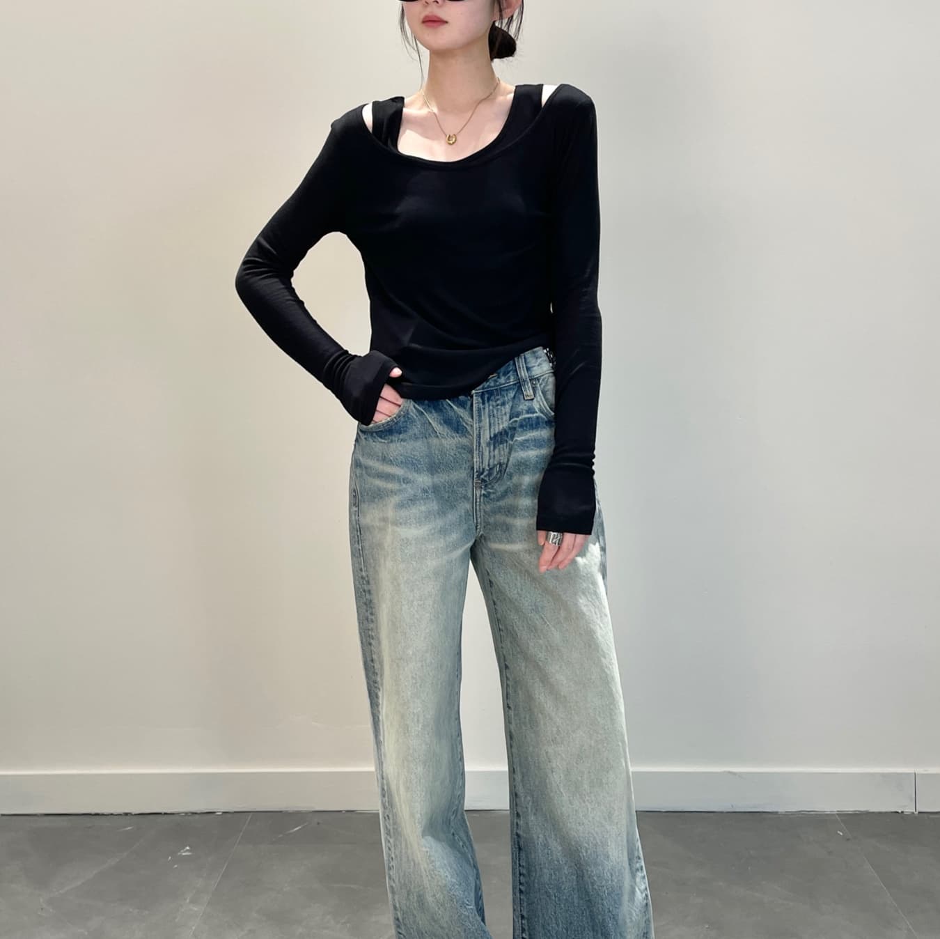 大人かわいい服 ショルダーカットデザインカットソー
