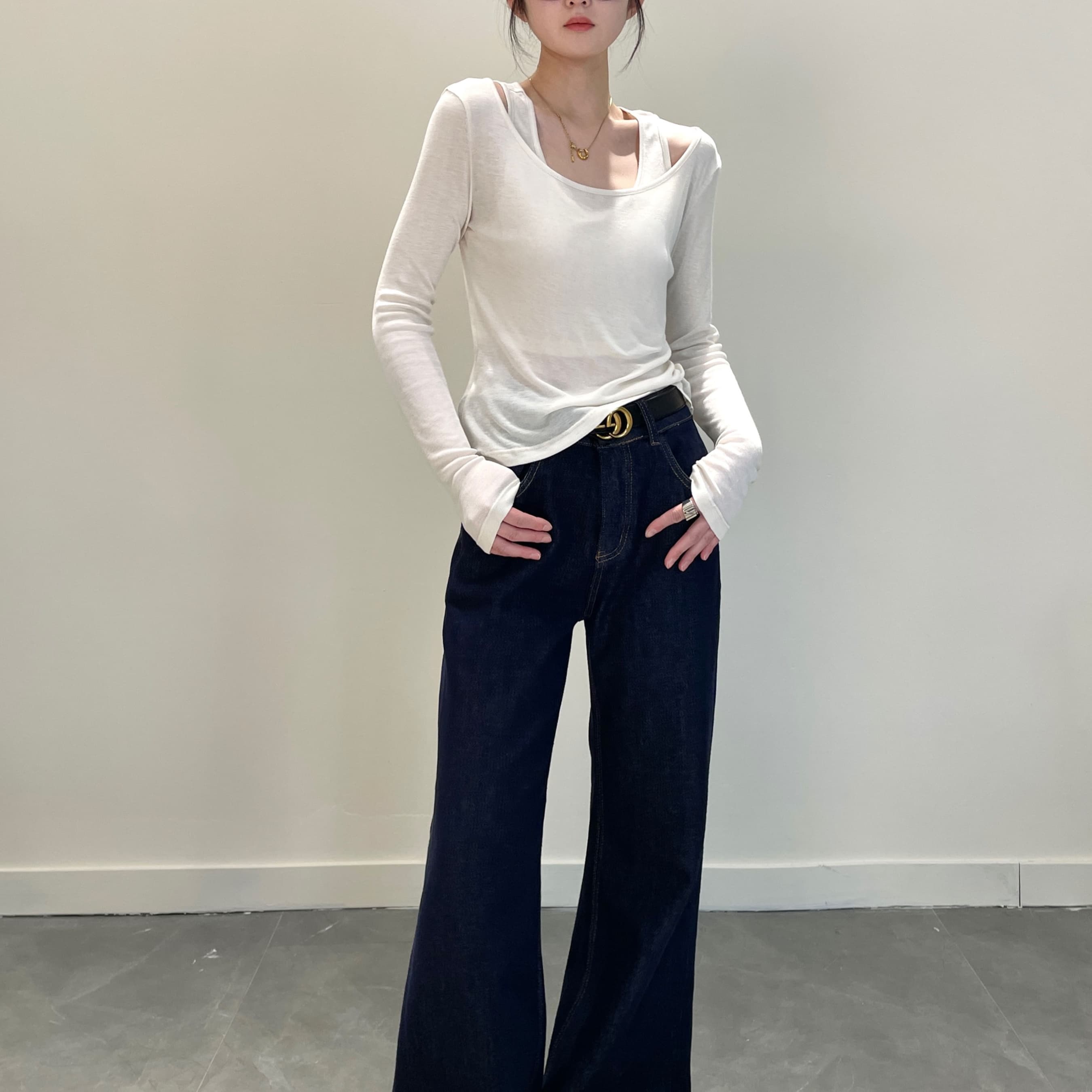 大人かわいい服 ショルダーカットデザインカットソー