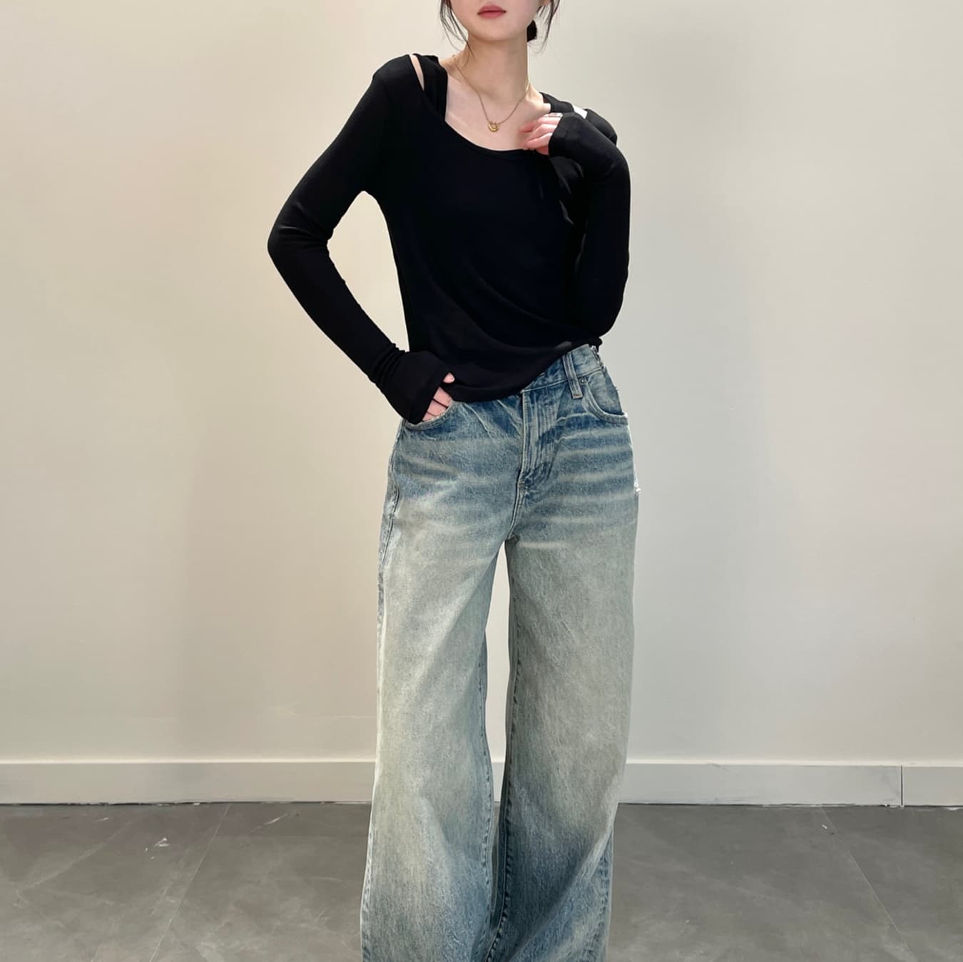 大人かわいい服 ショルダーカットデザインカットソー