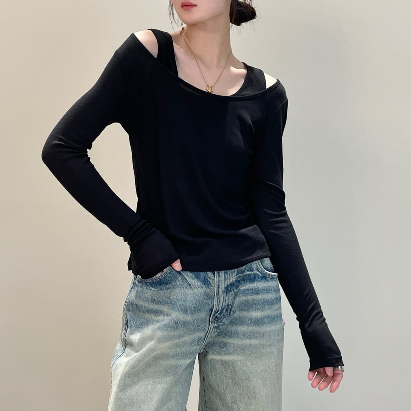 大人かわいい服 ショルダーカットデザインカットソー