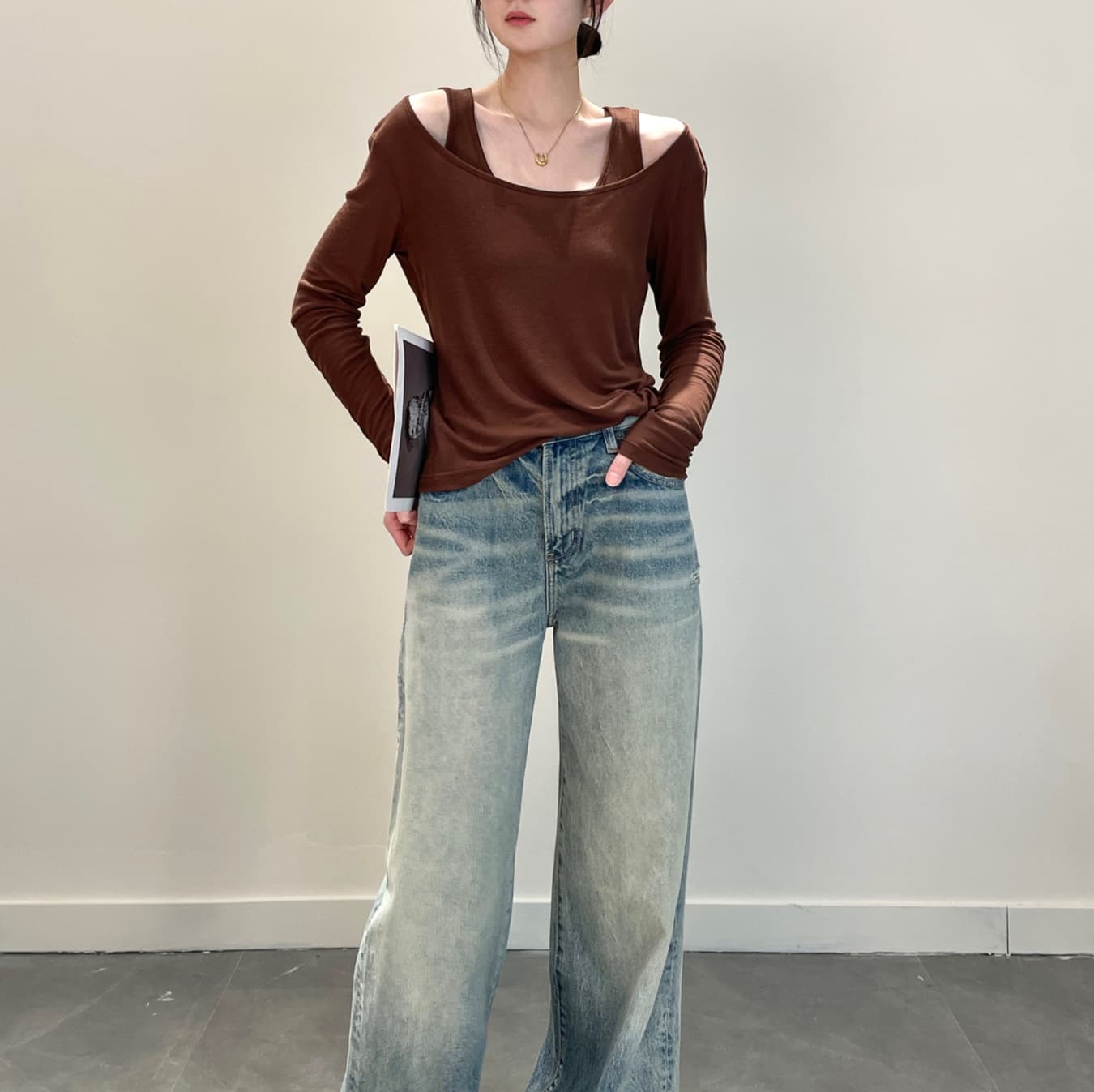 大人かわいい服 ショルダーカットデザインカットソー