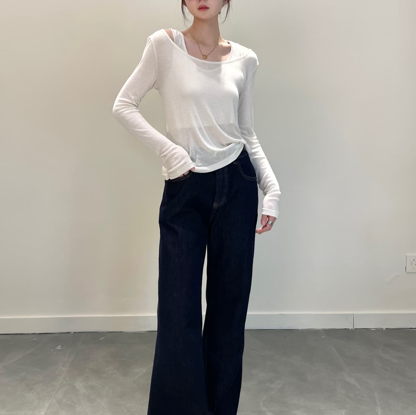大人かわいい服 ショルダーカットデザインカットソー