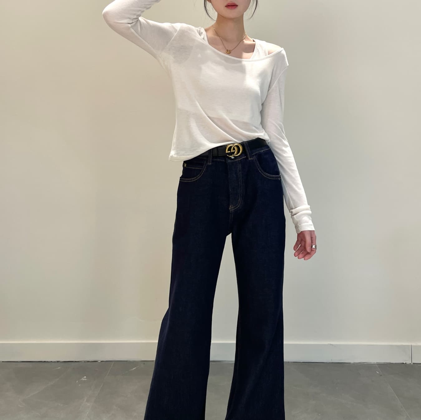 大人かわいい服 ショルダーカットデザインカットソー