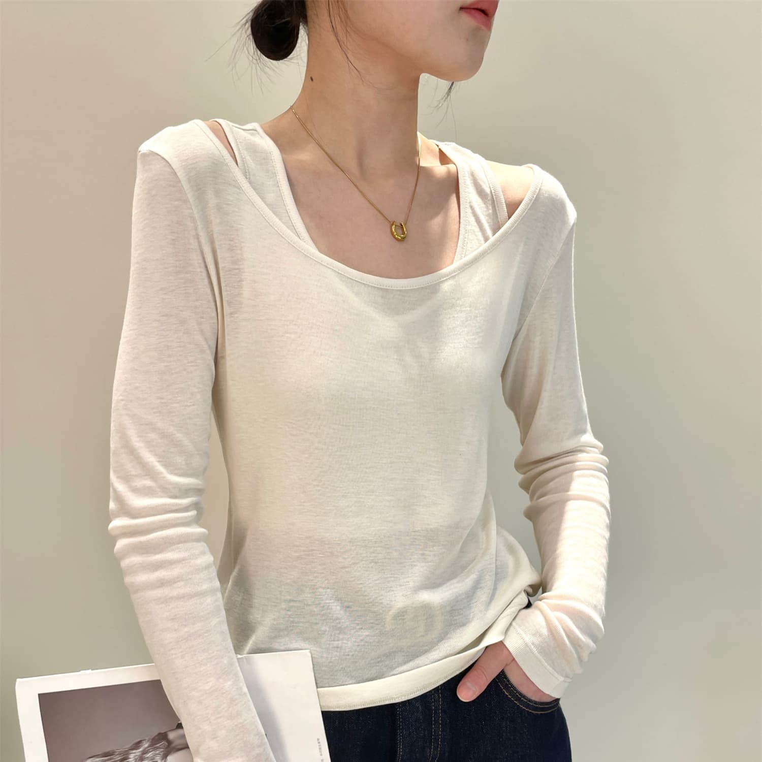 大人かわいい服 ショルダーカットデザインカットソー