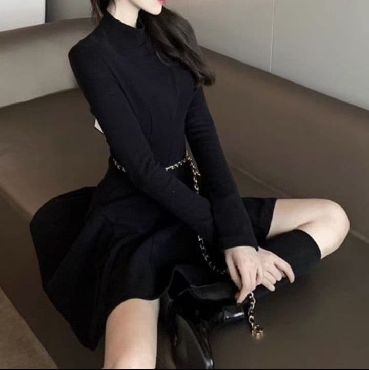 大人かわいい服 上品なタートルネックニットワンピース
