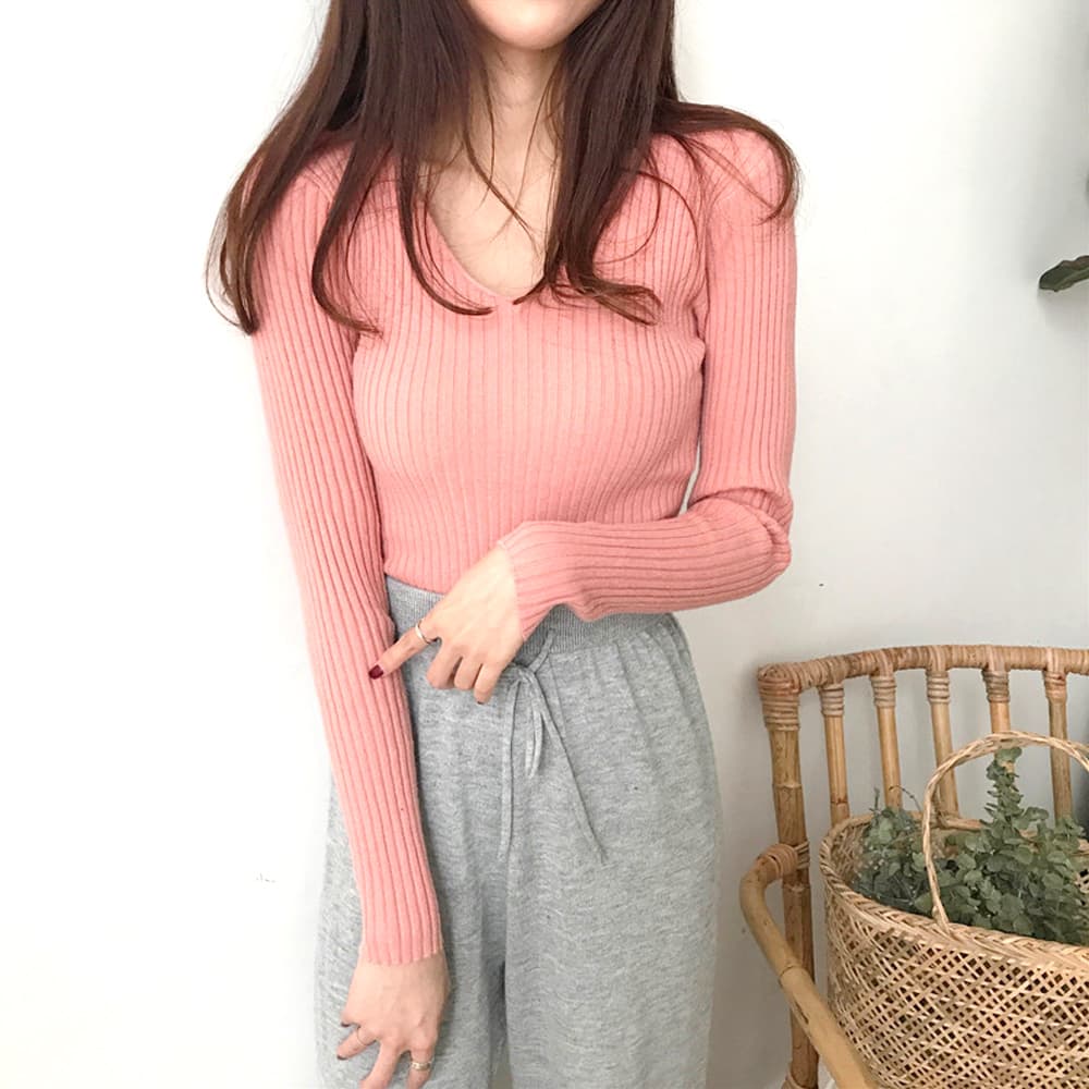 大人かわいい服 上品Vネック リブニット トップス