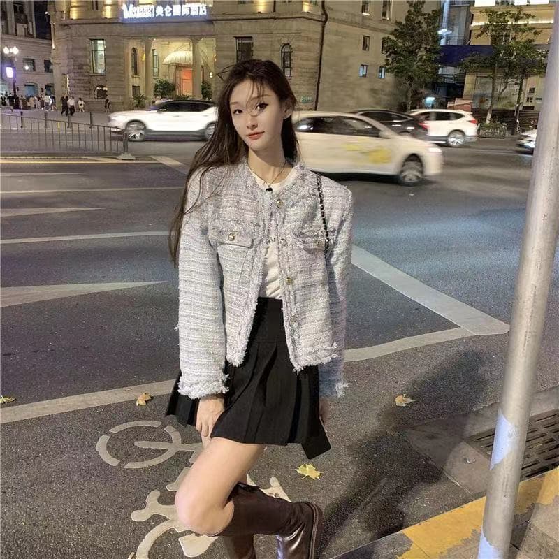 大人かわいい服 フリンジツイード丸襟ノーカラージャケット