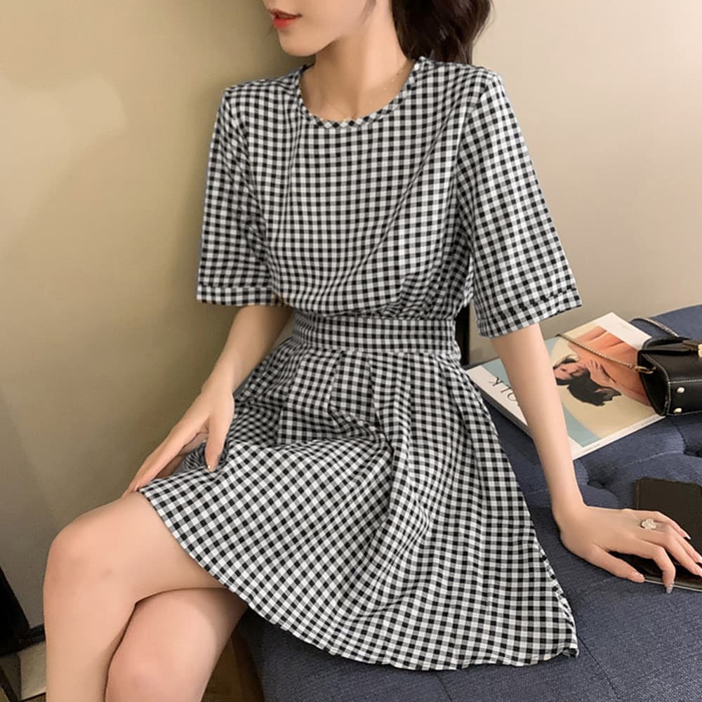 大人かわいい服 バックオープン ギンガムチェックワンピース