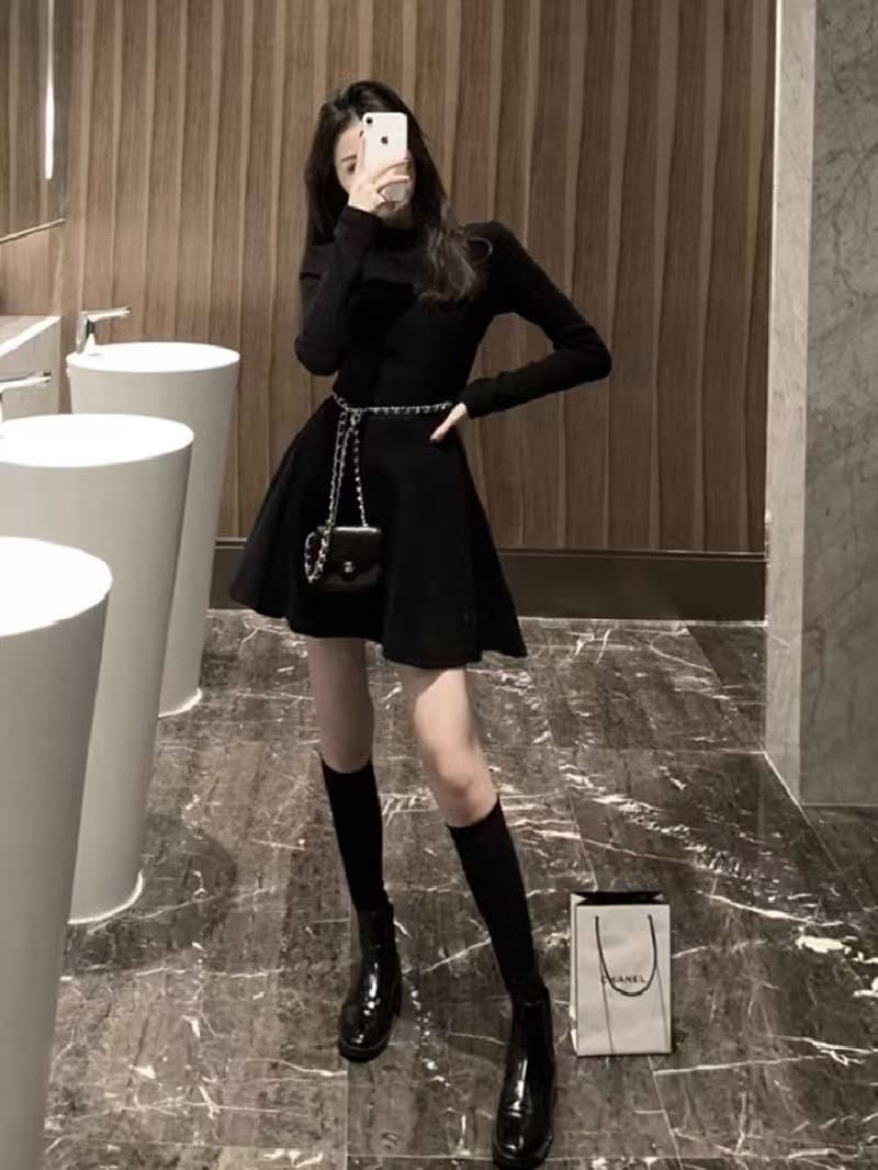 大人かわいい服 上品なタートルネックニットワンピース