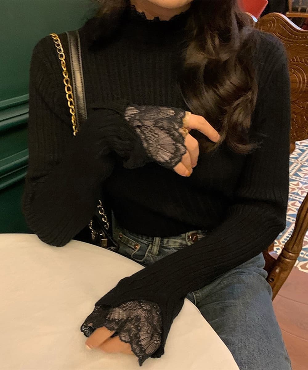 大人かわいい服 袖口フリル付きハイネックリブ編みニットトップス