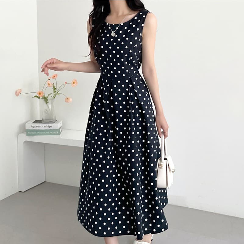大人かわいい服 ドット柄ノースリーブフレアワンピース