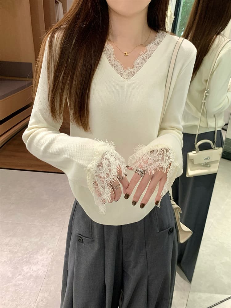 大人かわいい服 レース装飾Vネックニット