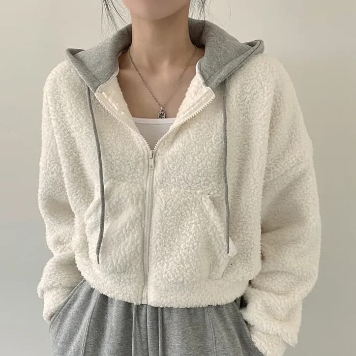 大人かわいい服 もこもこボア素材ショート丈ジップアップ羊毛風羽織