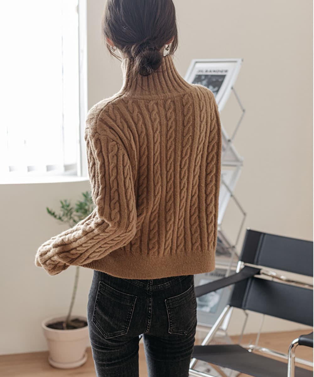 大人かわいい服 上質ケーブル編みタートルネックトップス