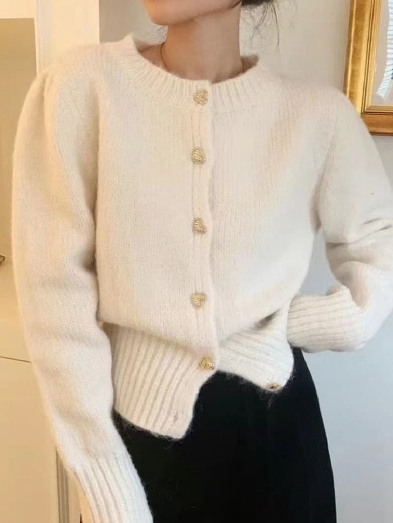 大人かわいい服 パフスリーブハートボタンカーディガン