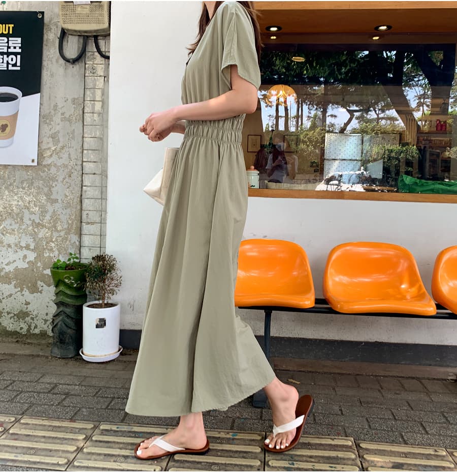 大人かわいい服 ギャザーシンプルワンピース