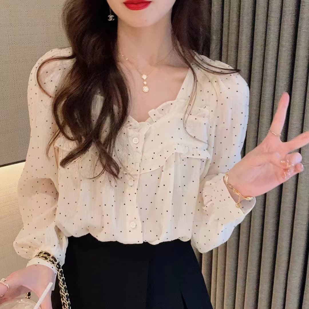 大人かわいい服 フリル衿付き水玉シフォンブラウス