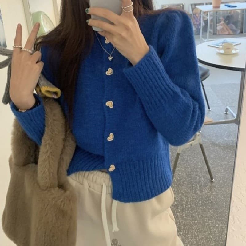 大人かわいい服 パフスリーブハートボタンカーディガン