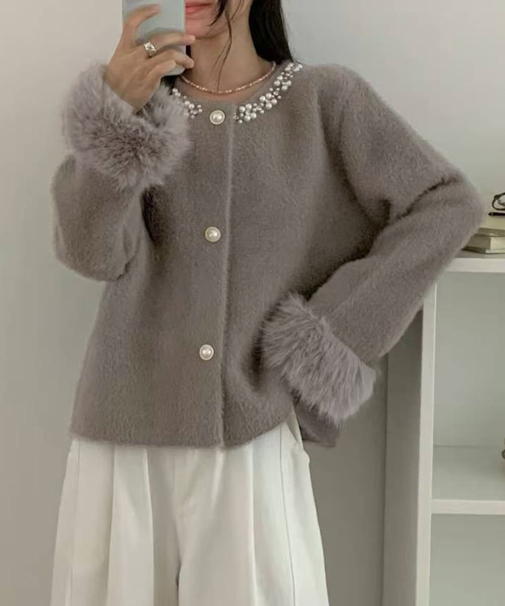 大人かわいい服 パール付きふわふわモヘア風ニットカーディガン