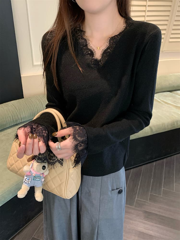 大人かわいい服 レース装飾Vネックニット