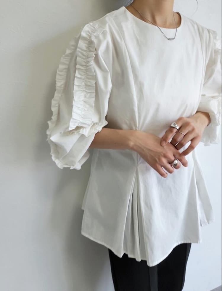 大人かわいい服 袖フリル切替プリーツ裾チュニックブラウス