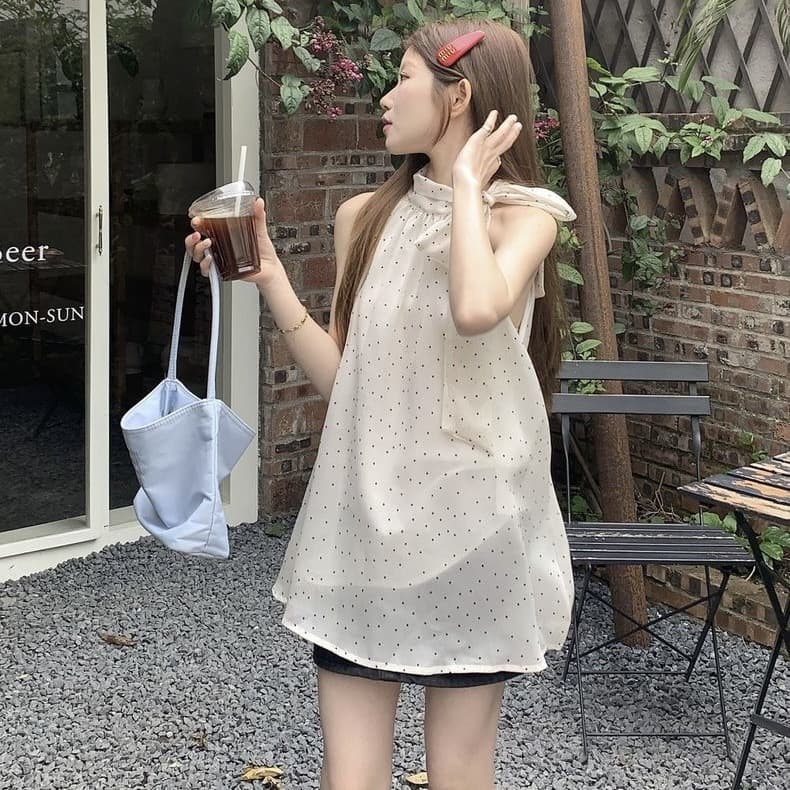 大人かわいい服 肩リボンドットノースリーブブラウス