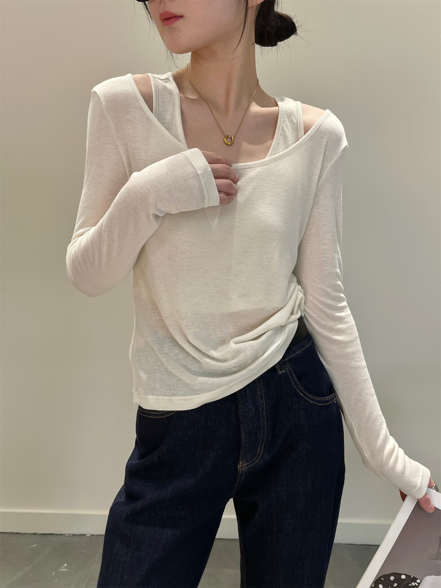 大人かわいい服 ショルダーカットデザインカットソー