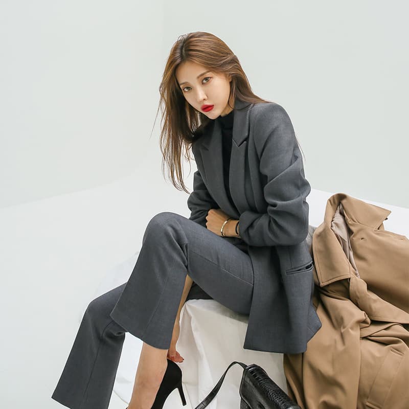 大人かわいい服 ダブルボタンテーラードジャケットパンツセットアップ