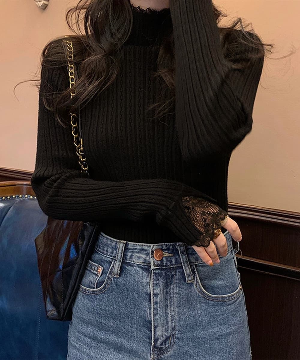 大人かわいい服 袖口フリル付きハイネックリブ編みニットトップス