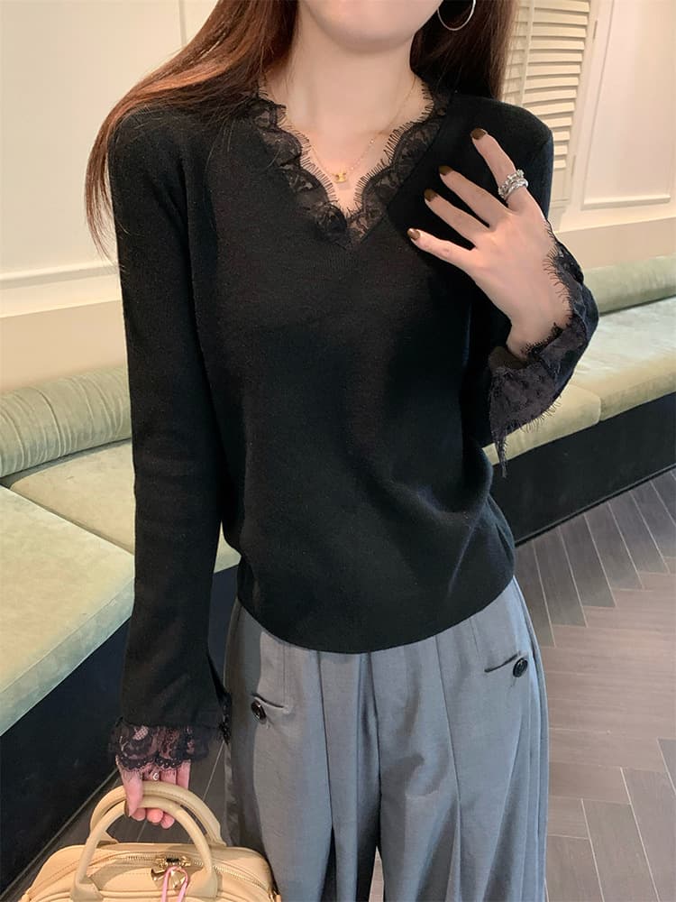 大人かわいい服 レース装飾Vネックニット