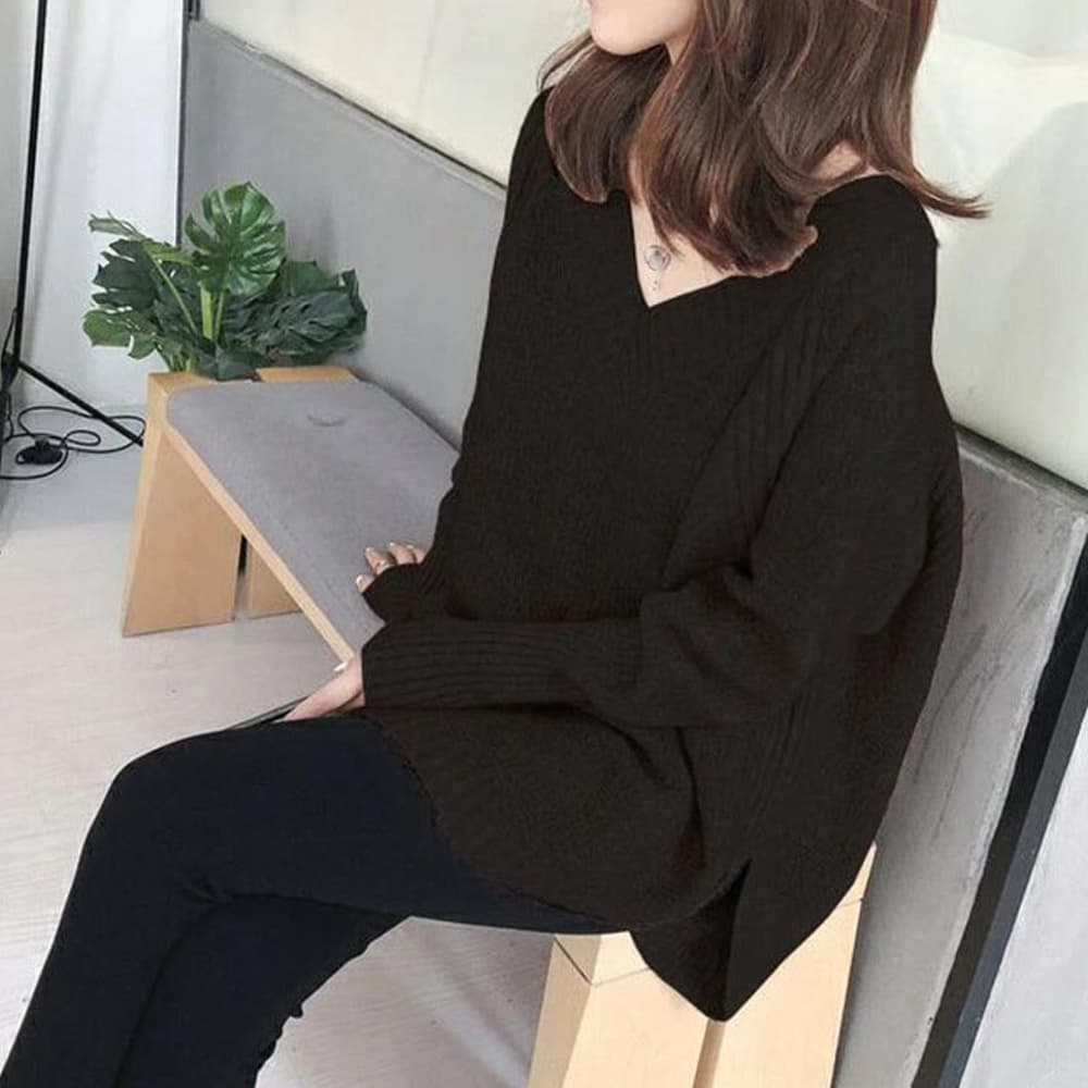 大人かわいい服 サイドスリット入りVネックニット
